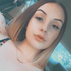 Meet your Posher, Alexia